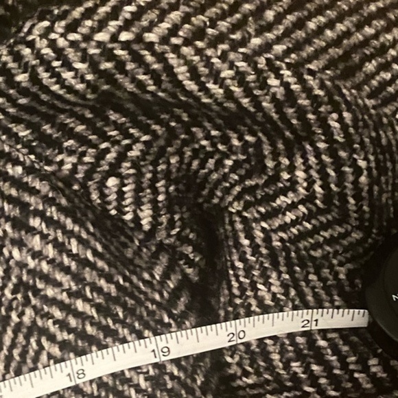 TAGLIATORE 02-05 unisex 
Coat 100% Italian Coat 
8 (US) - Black (44) - Picture 14 of 16